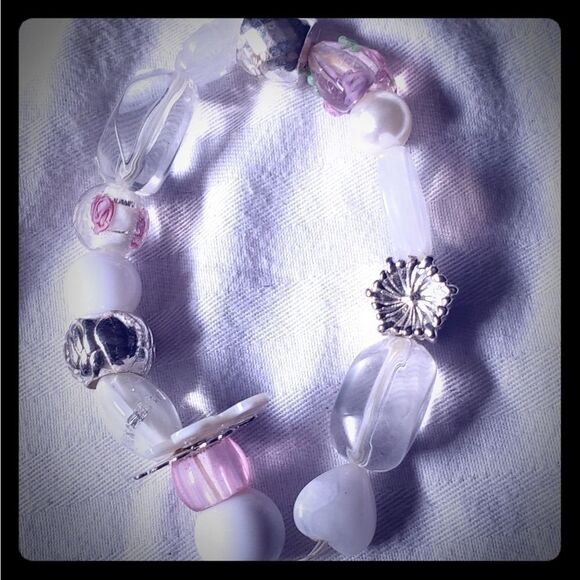 5/$25 Avon Bracelet - Picture 1 of 1